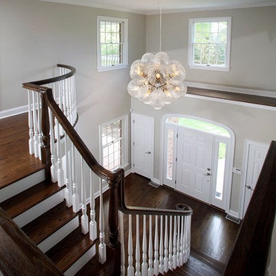 Dvigubai išdėstytas stiklo rutulių sietynas moderniai svetainei