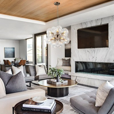 Dvigubai išdėstytas stiklo rutulių sietynas moderniai svetainei